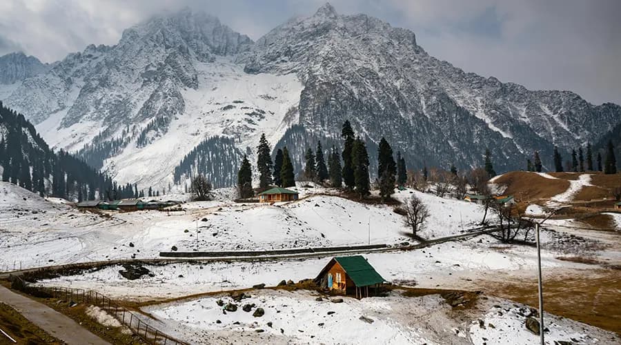 Sonmarg glacier with snow-capped Himalayan peaks